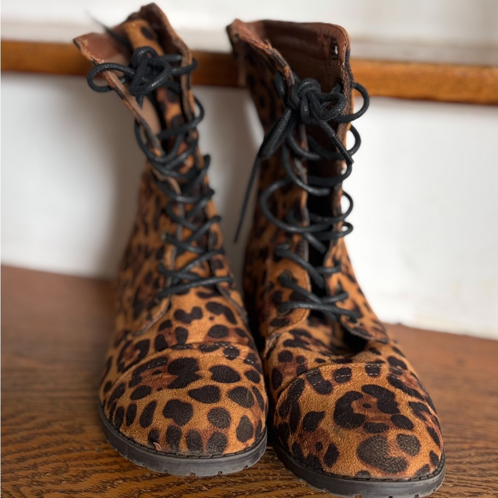 Forever Link Leopard Lace-Up‎ Boots Size 7.5 EUC